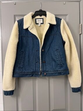 Forever 21 Dark Blue Denim Jacket with Cream Sherpa Sleeves Sz S
